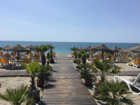Aparment Neptuno- located on the promenade a few metres from the beach.
